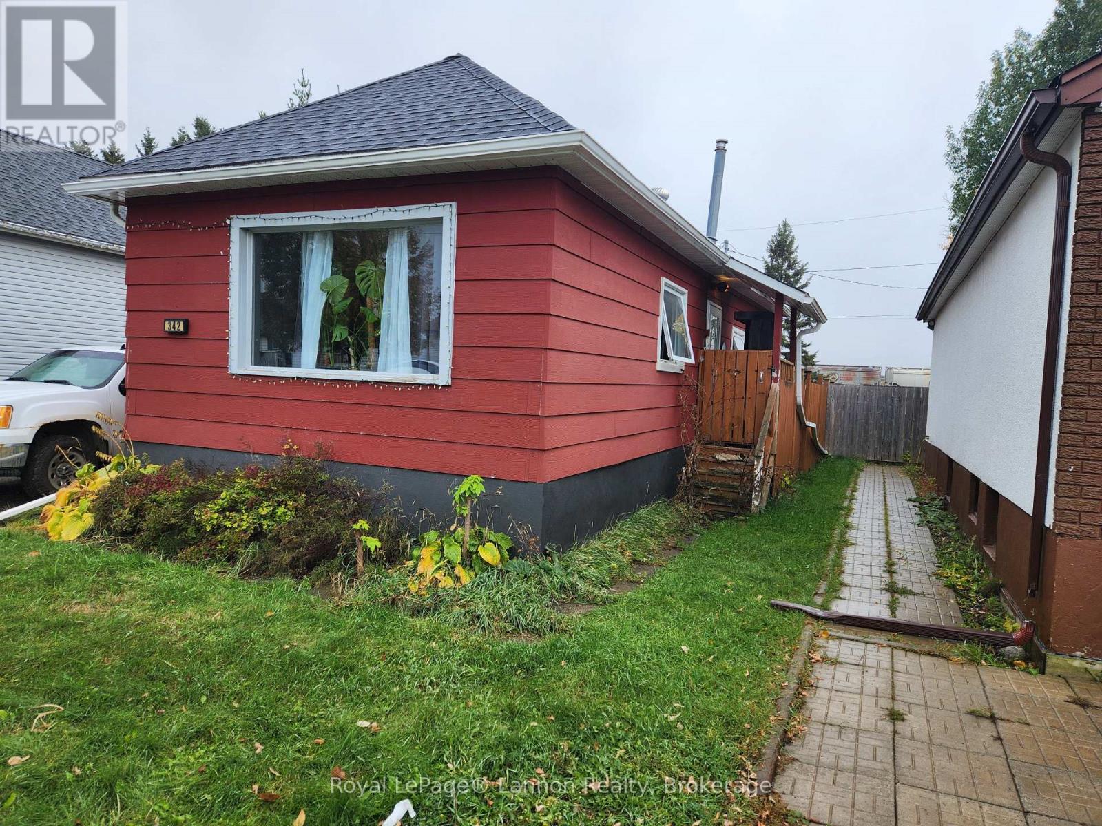 342 Amelia Street E Property Photo 2