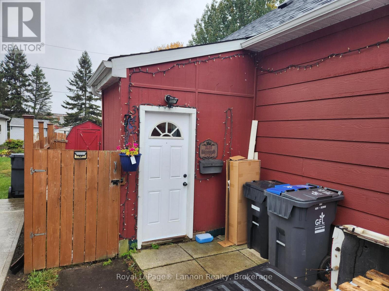 342 Amelia Street E Property Photo 4