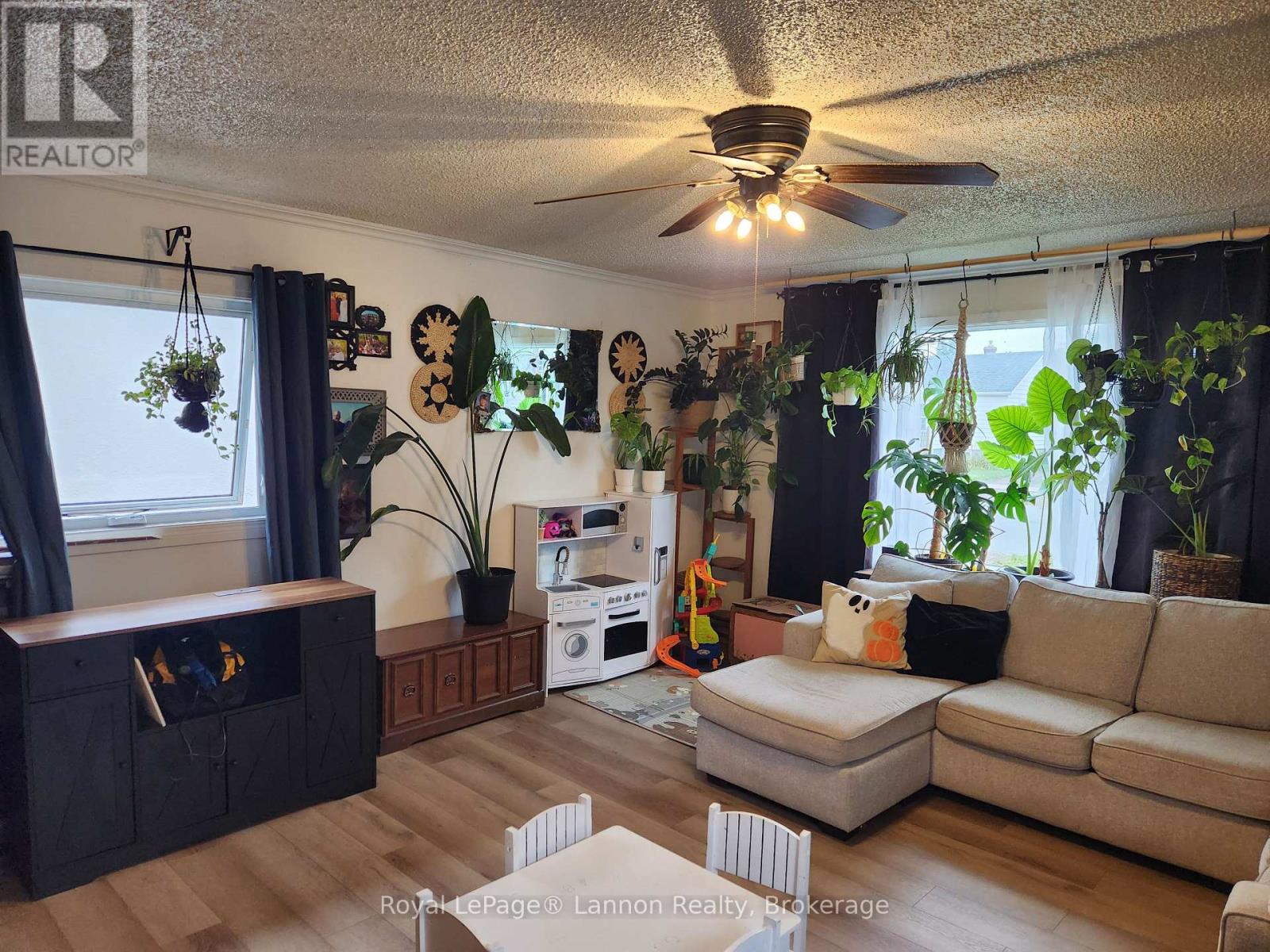 342 Amelia Street E Property Photo 6