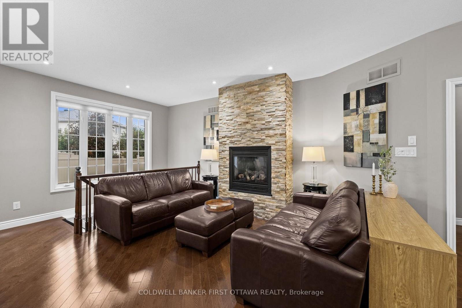 938 Rossburn Crescent Property Photo 13