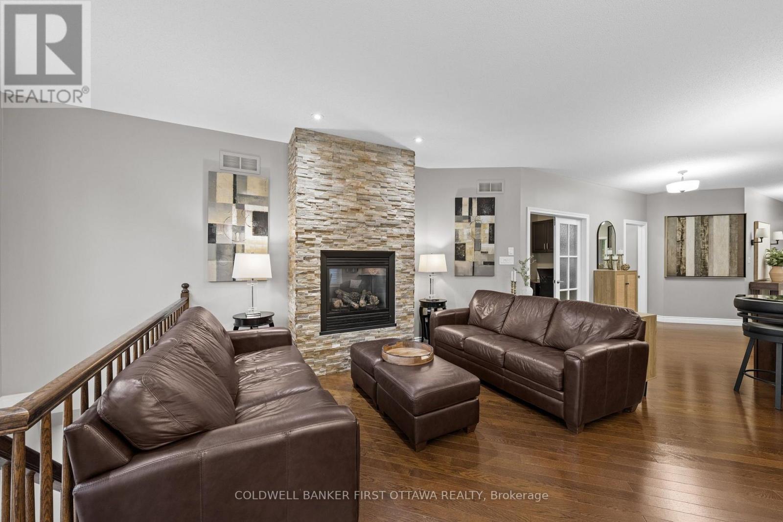 938 Rossburn Crescent Property Photo 14
