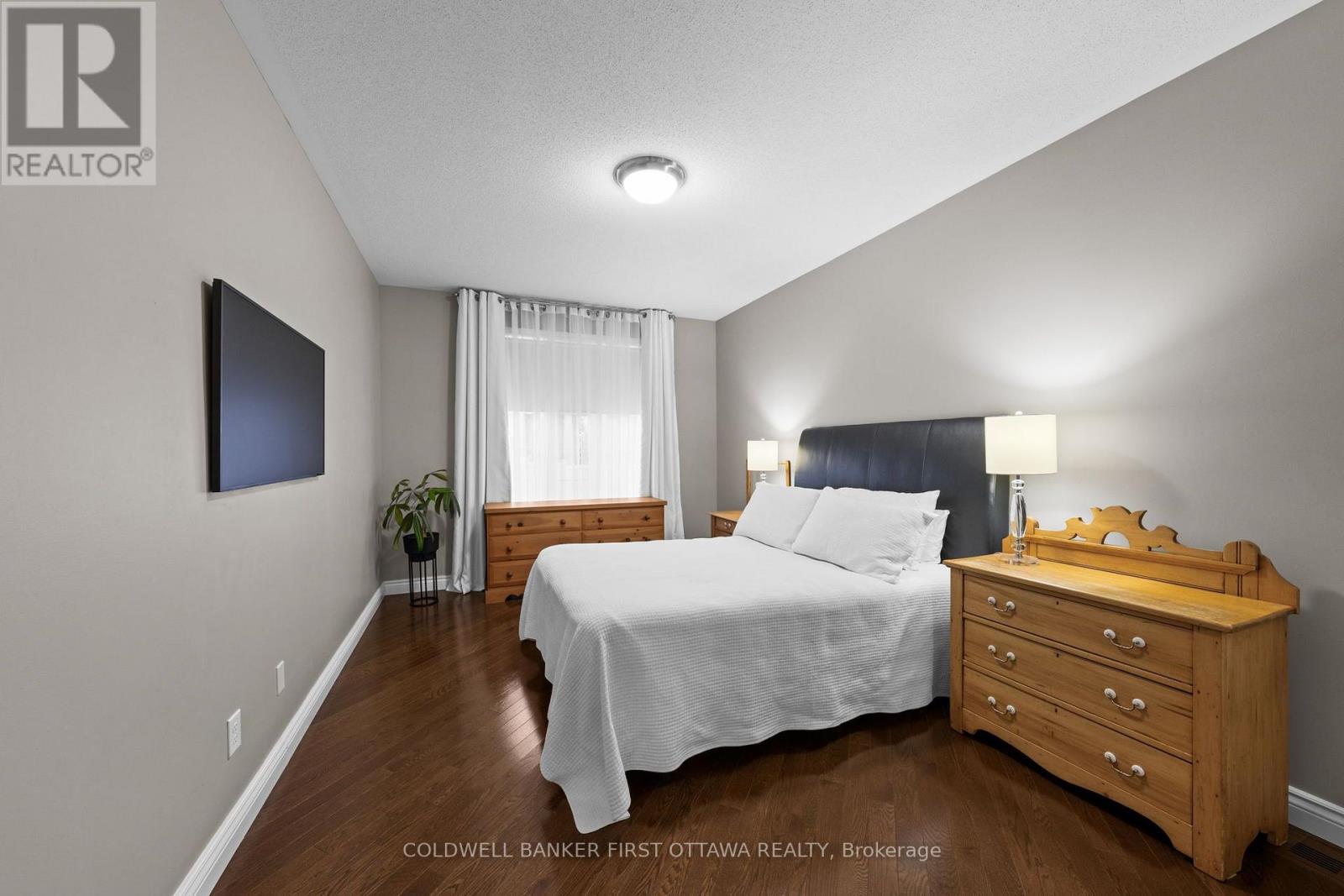 938 Rossburn Crescent Property Photo 16