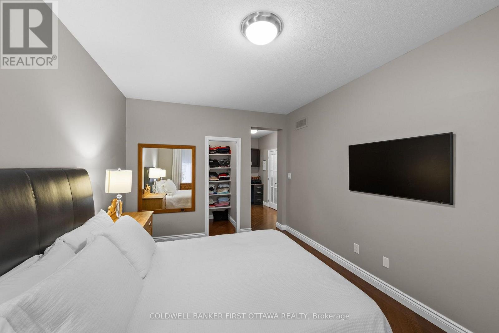 938 Rossburn Crescent Property Photo 17