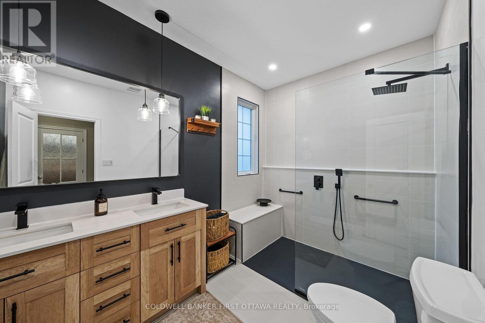 938 Rossburn Crescent Property Photo 18