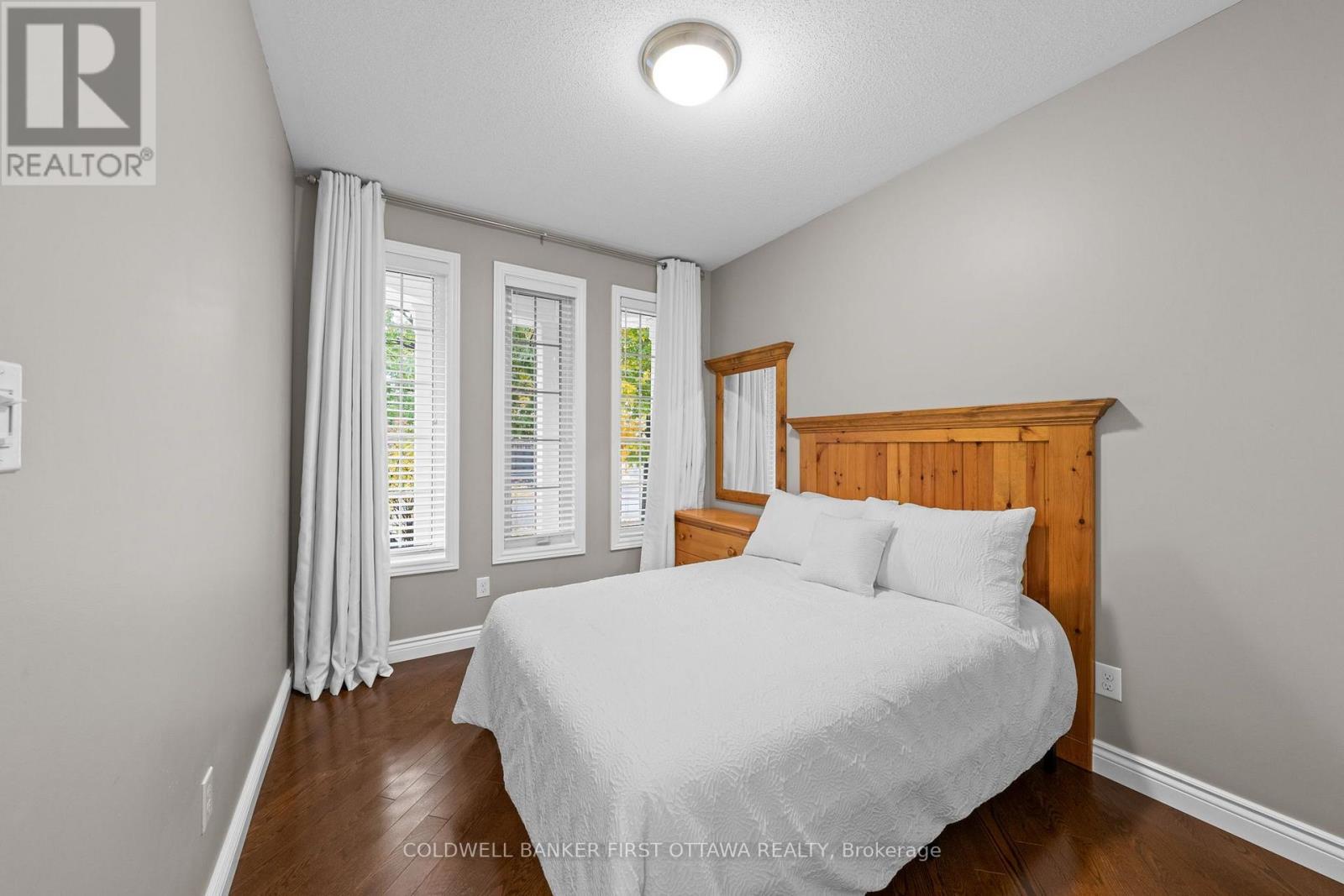 938 Rossburn Crescent Property Photo 19