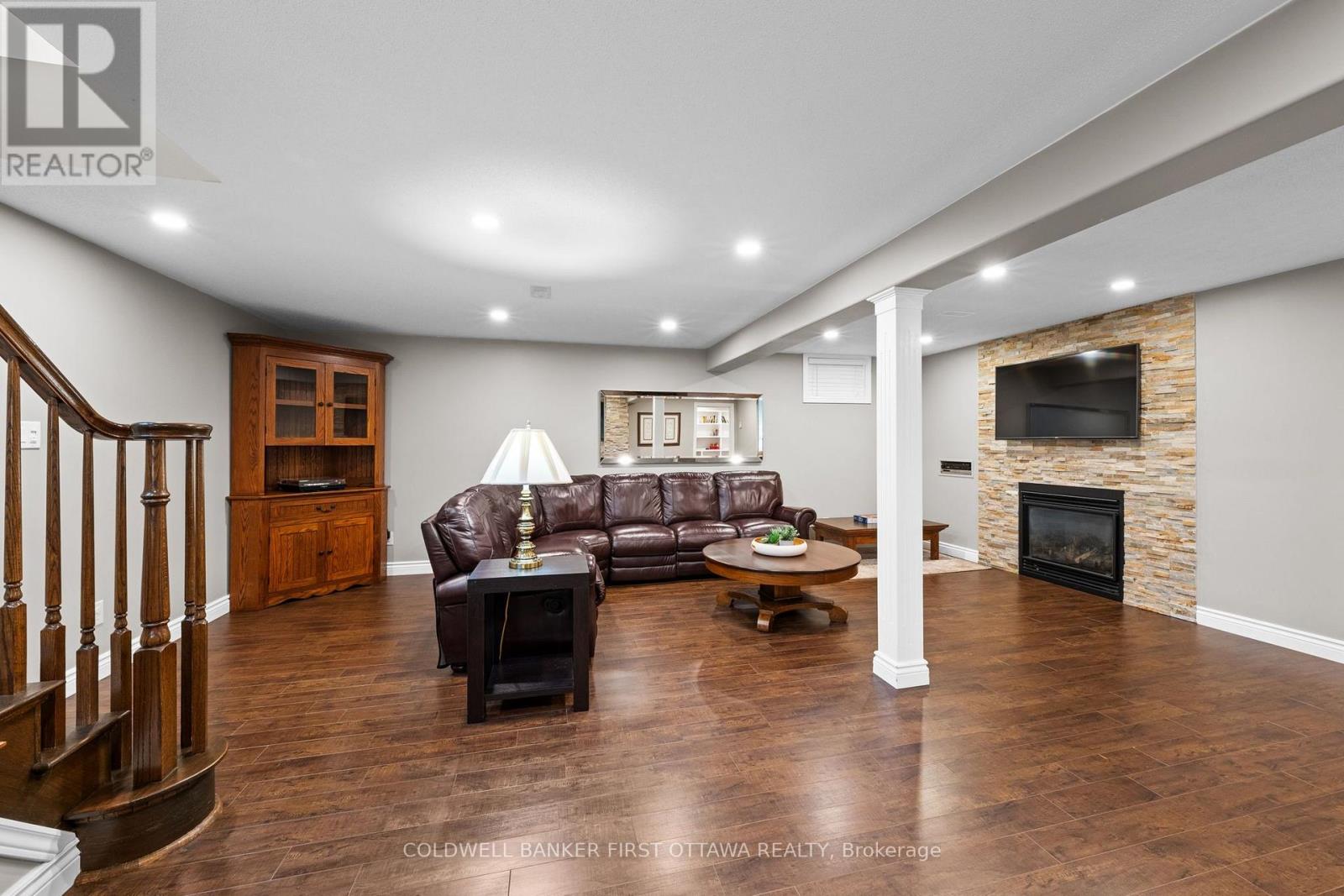 938 Rossburn Crescent Property Photo 22