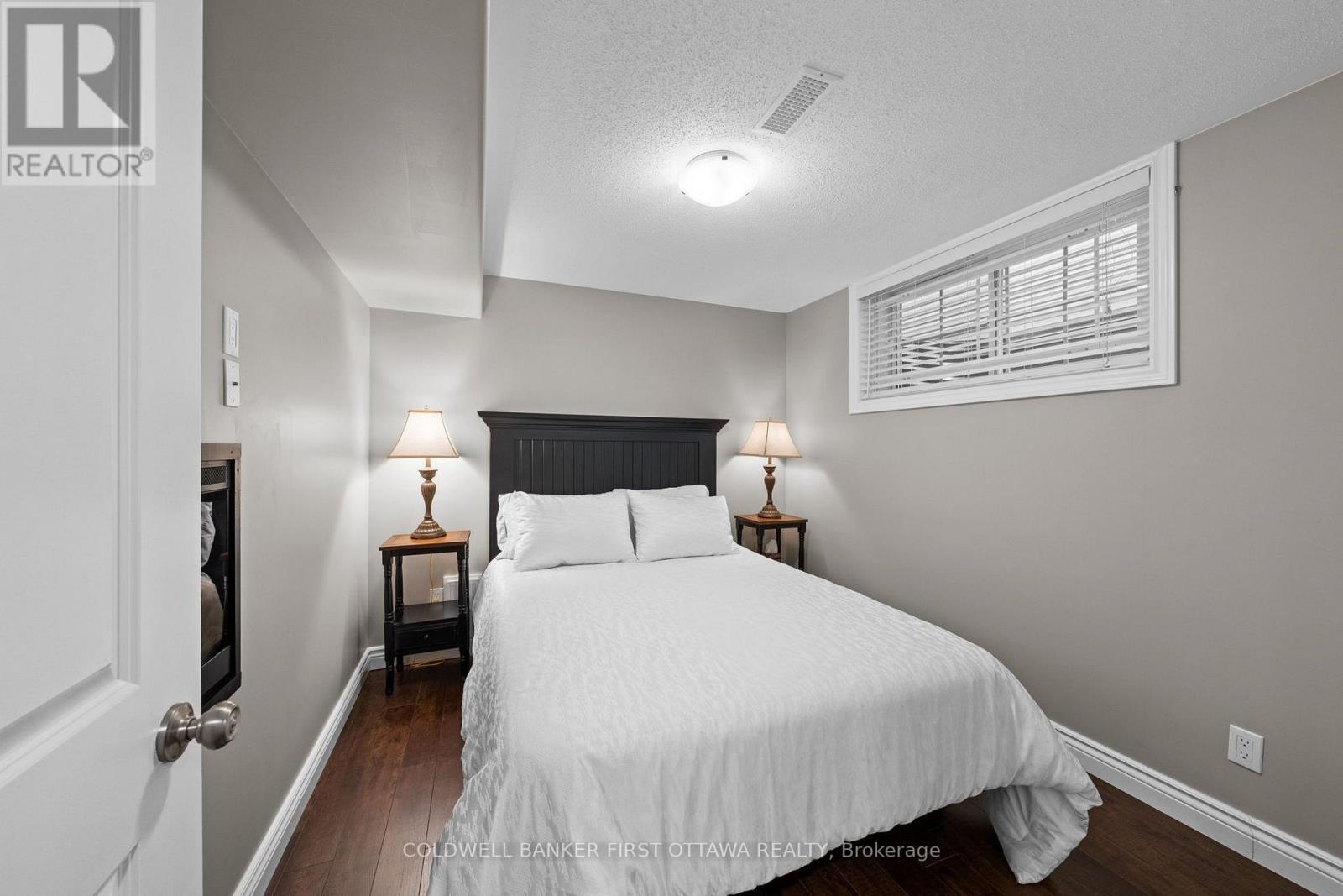 938 Rossburn Crescent Property Photo 24