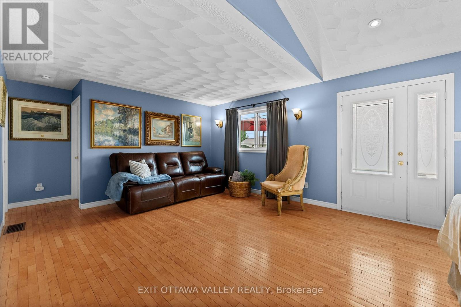 62 Meadowview Drive Property Photo 4