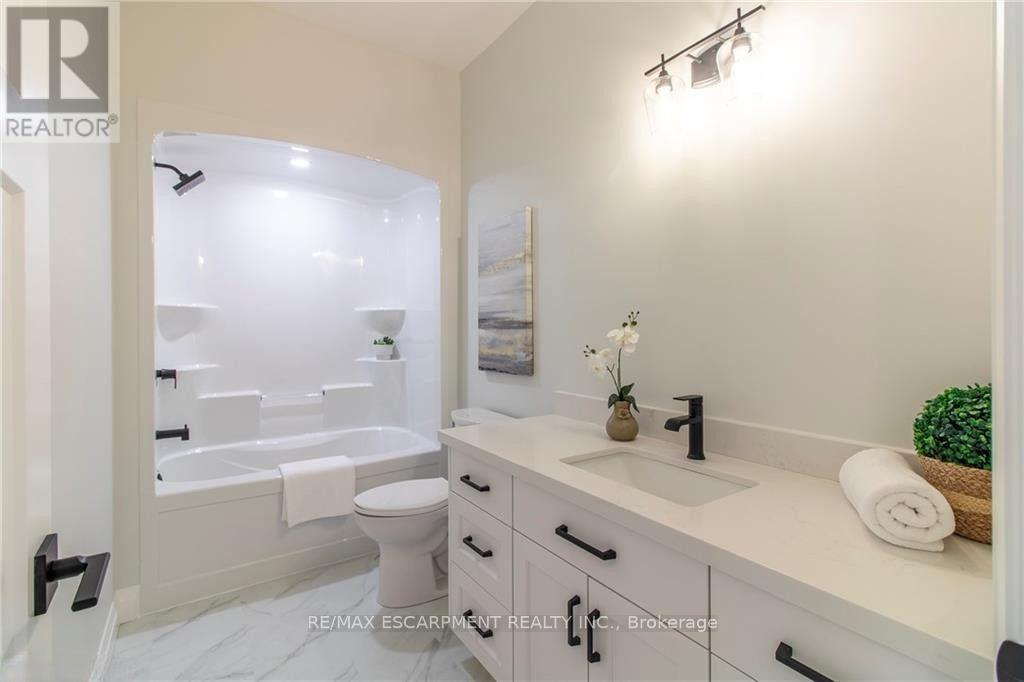 96 Craddock Boulevard Property Photo 8