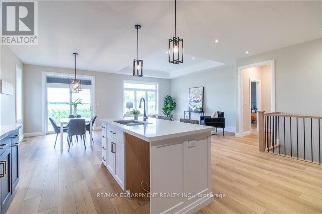 96 Craddock Boulevard Property Photo 12