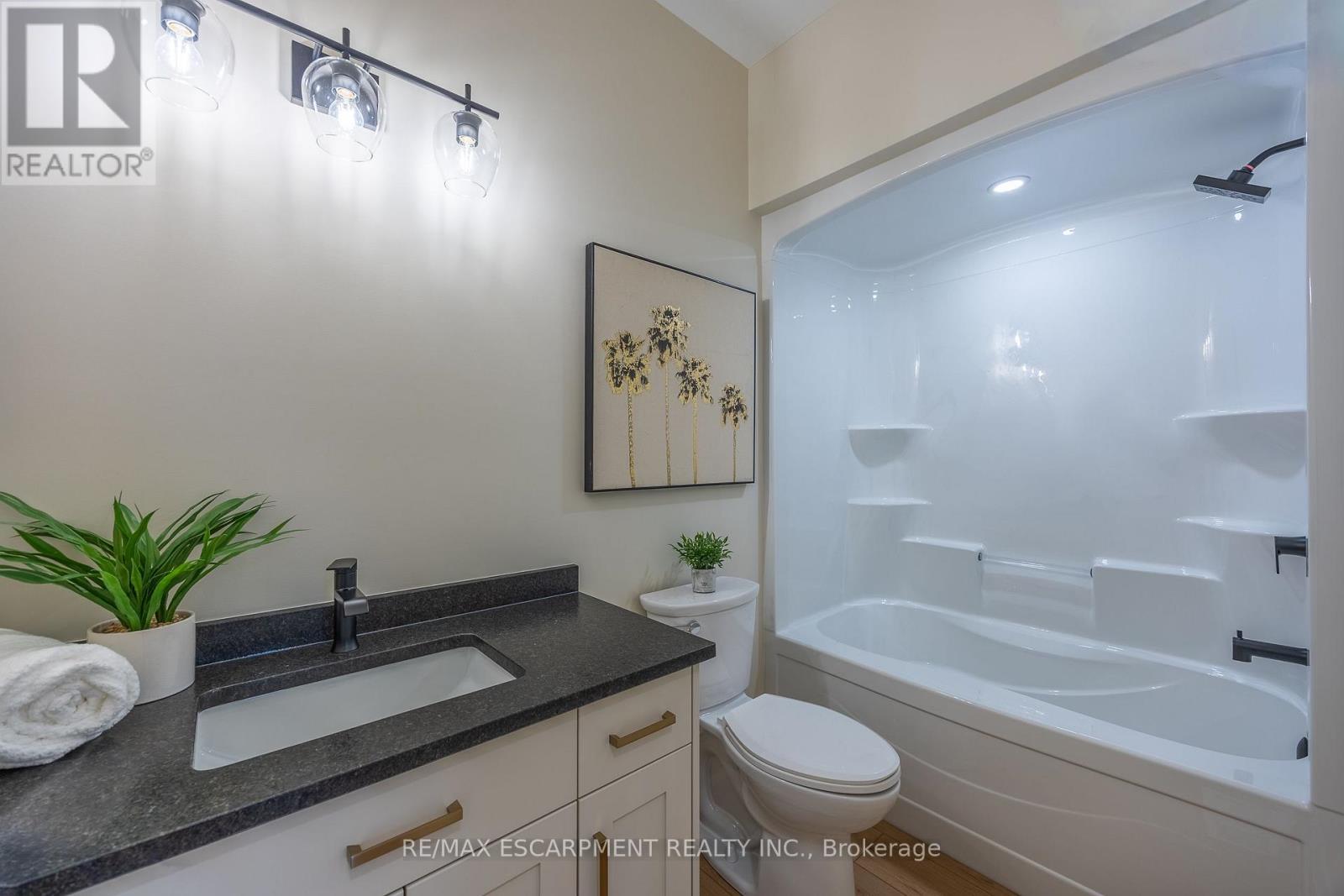 88 Craddock Boulevard Property Photo 6