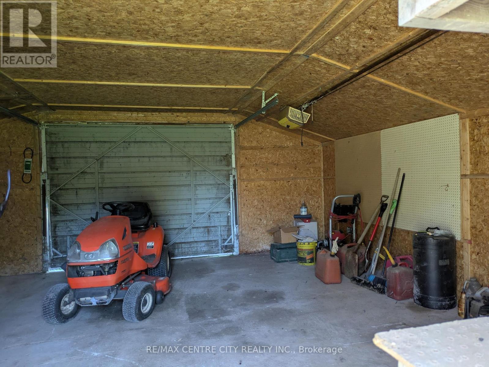 9200 Springwater Road Property Photo 39
