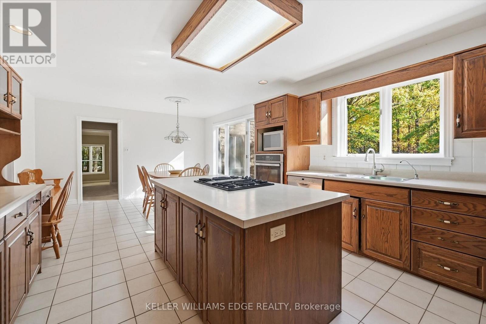 872 6th Conc Road W Property Photo 15