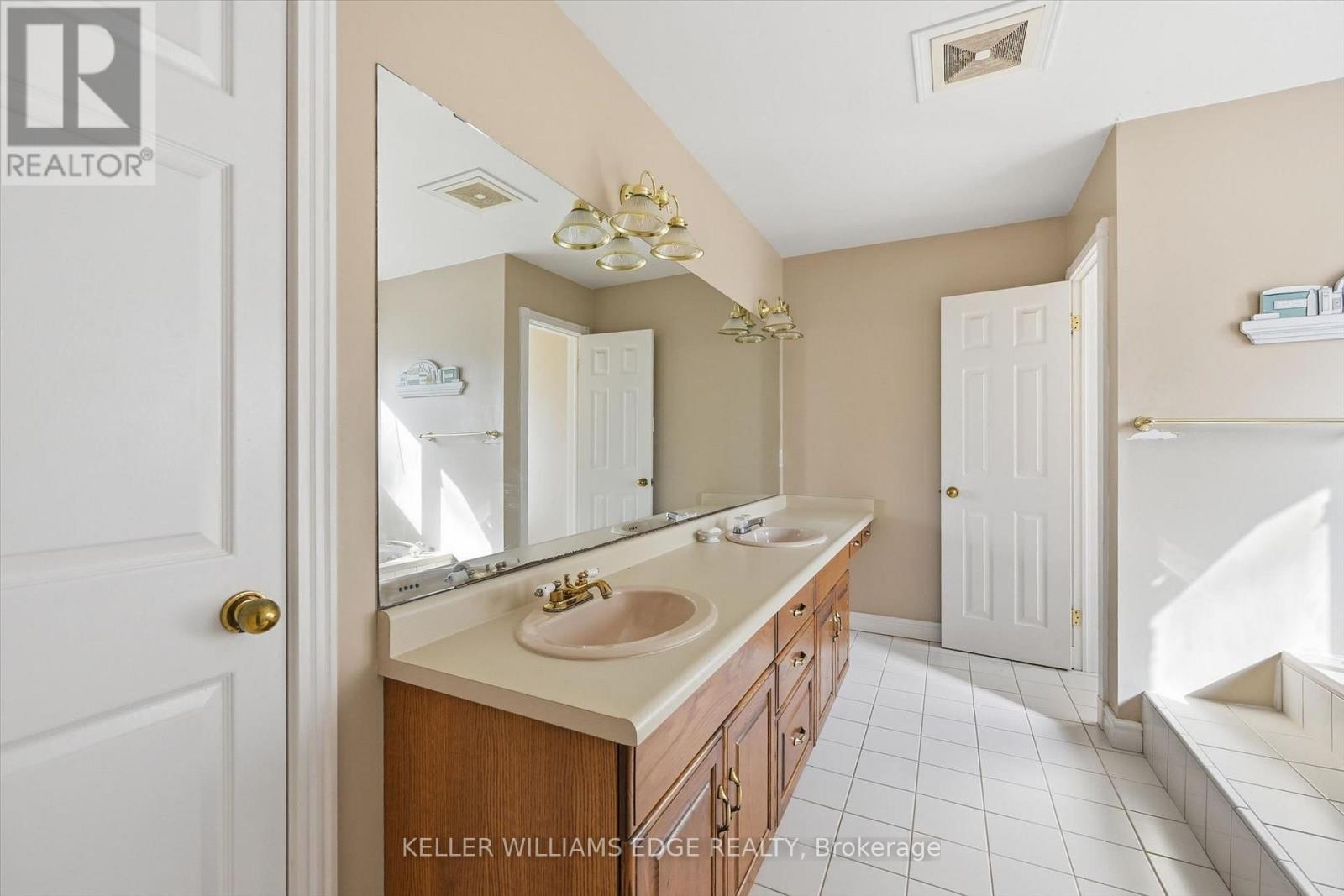872 6th Conc Road W Property Photo 26