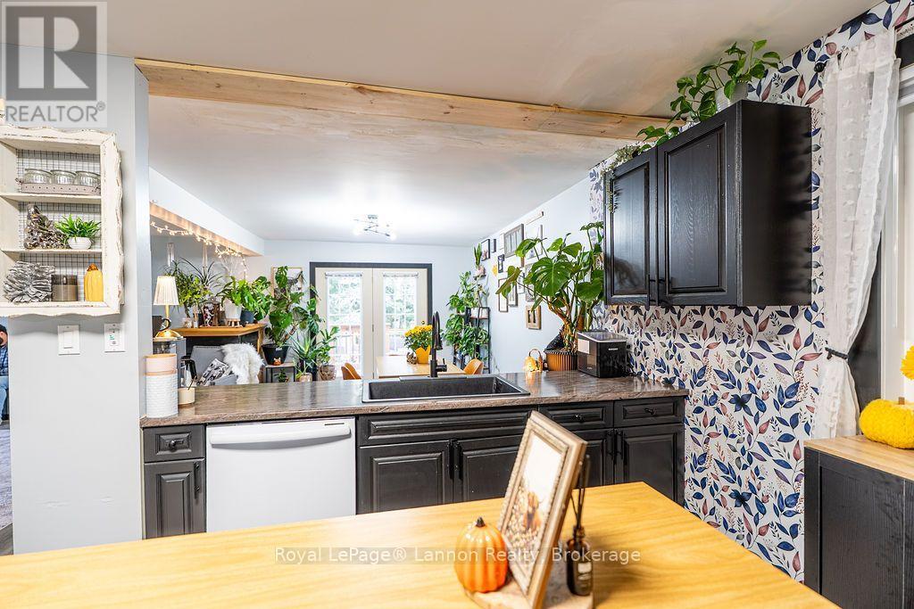 1565 Mountain Road Property Photo 10