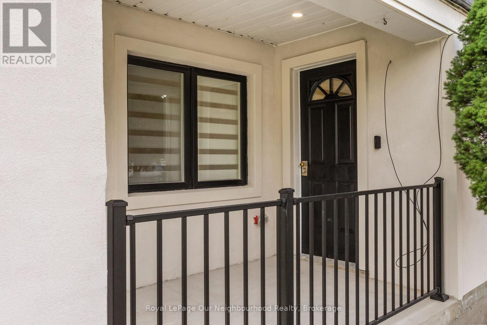 A - 513 Parkhill Road W Property Photo 2