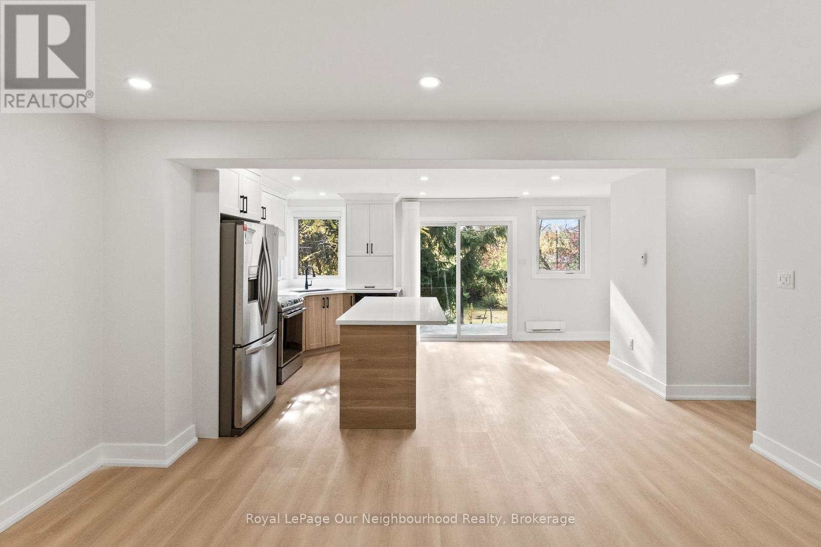 A - 513 Parkhill Road W Property Photo 3