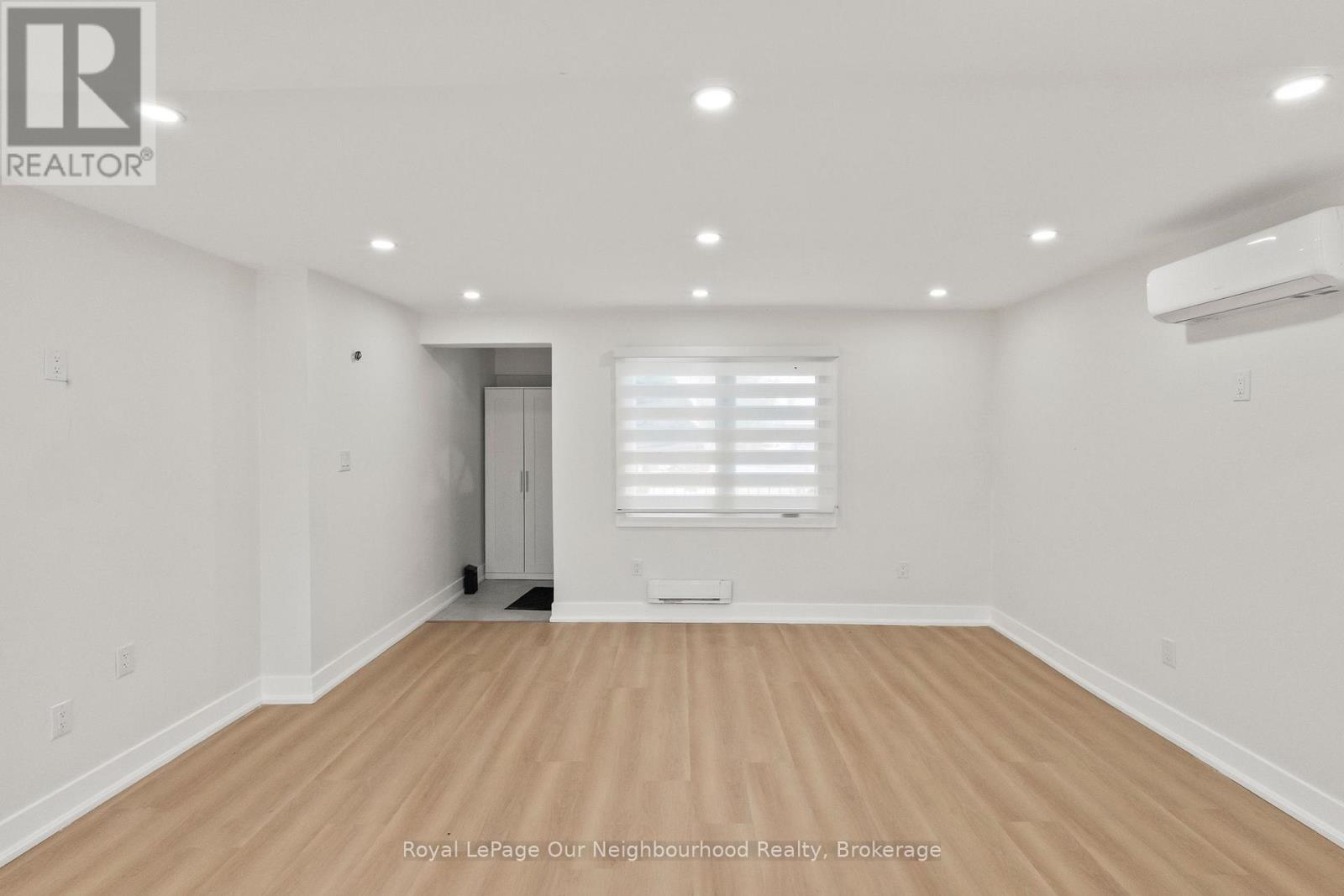 A - 513 Parkhill Road W Property Photo 4