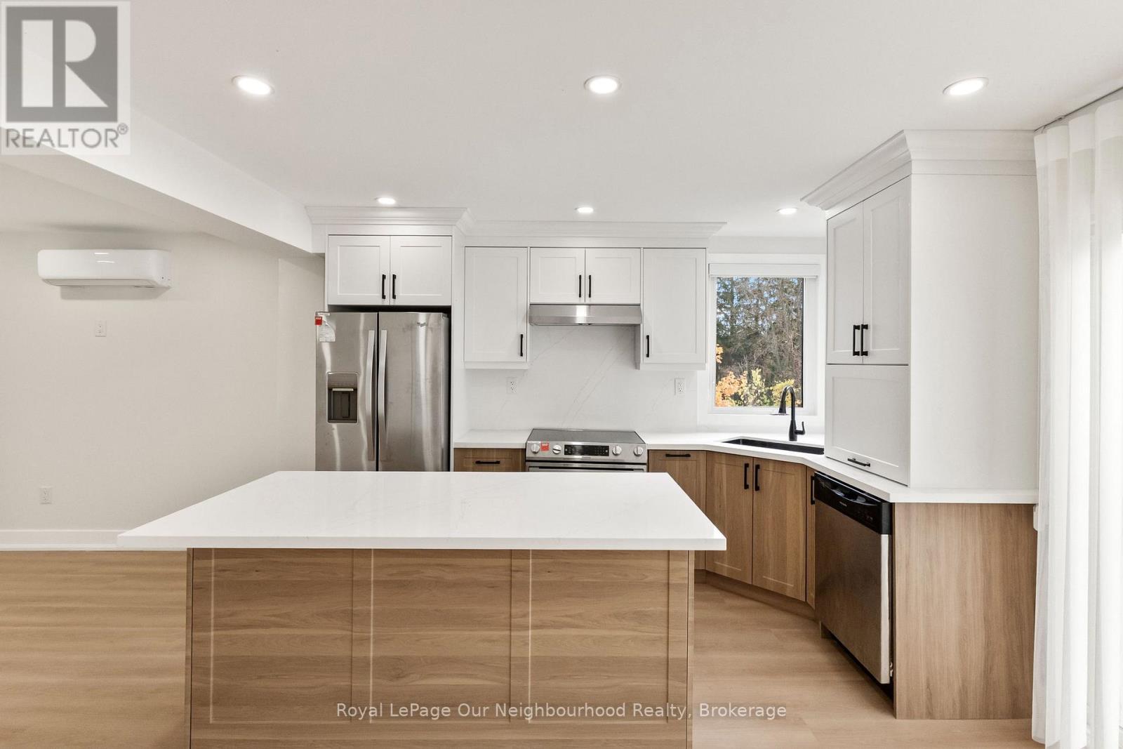 A - 513 Parkhill Road W Property Photo 5