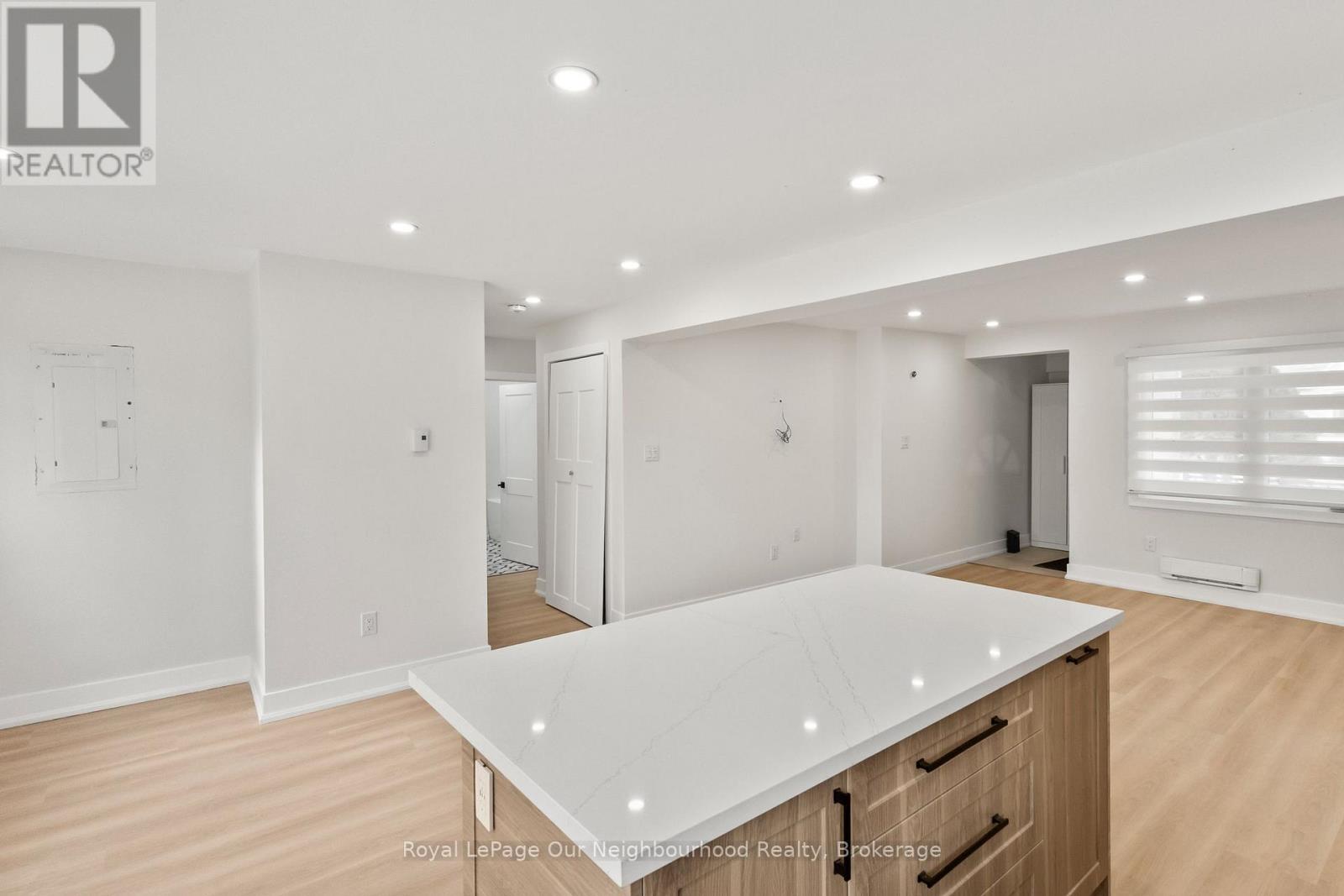 A - 513 Parkhill Road W Property Photo 6