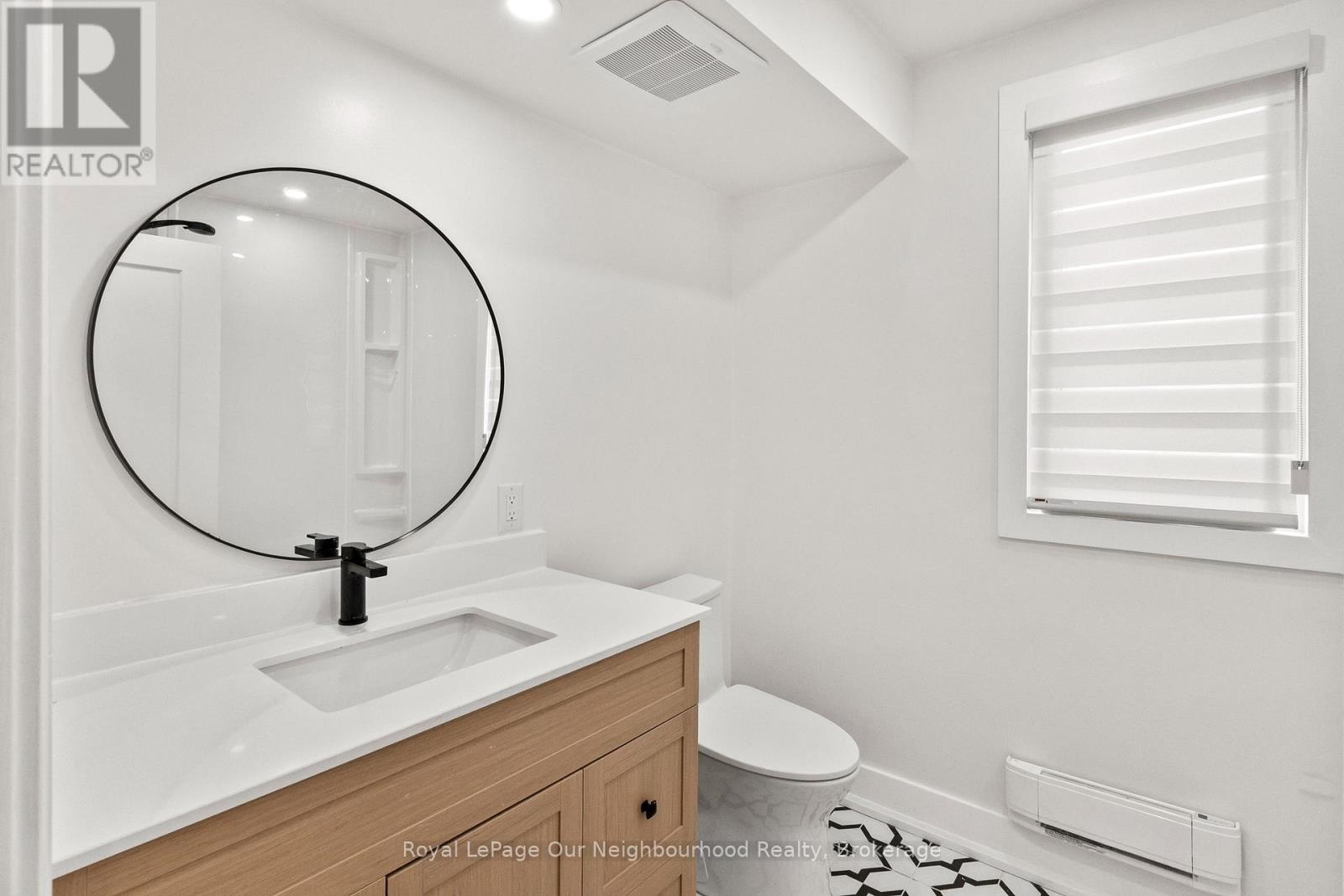 A - 513 Parkhill Road W Property Photo 7