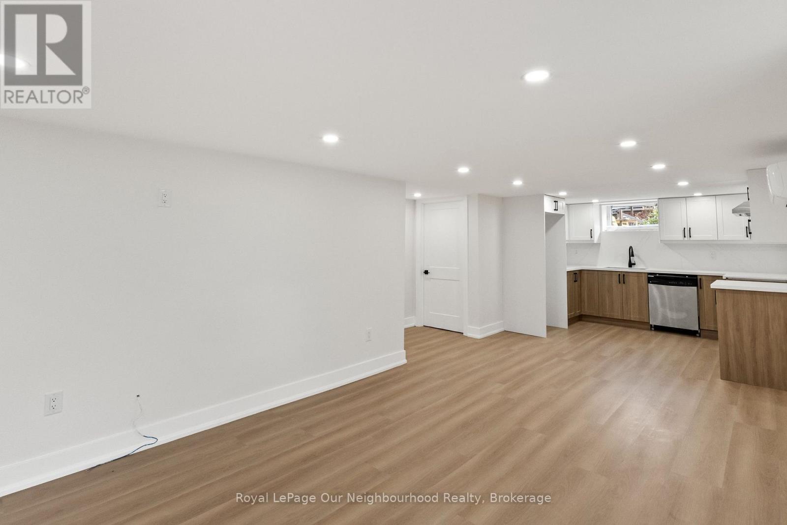 B - 513 Parkhill Road W Property Photo 3