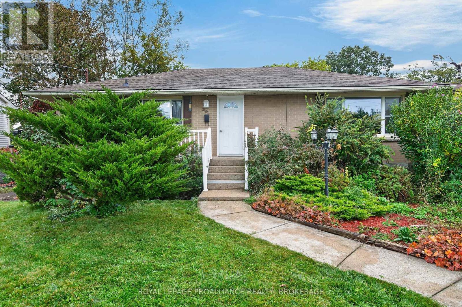 39 Fairfield Boulevard Property Photo 2