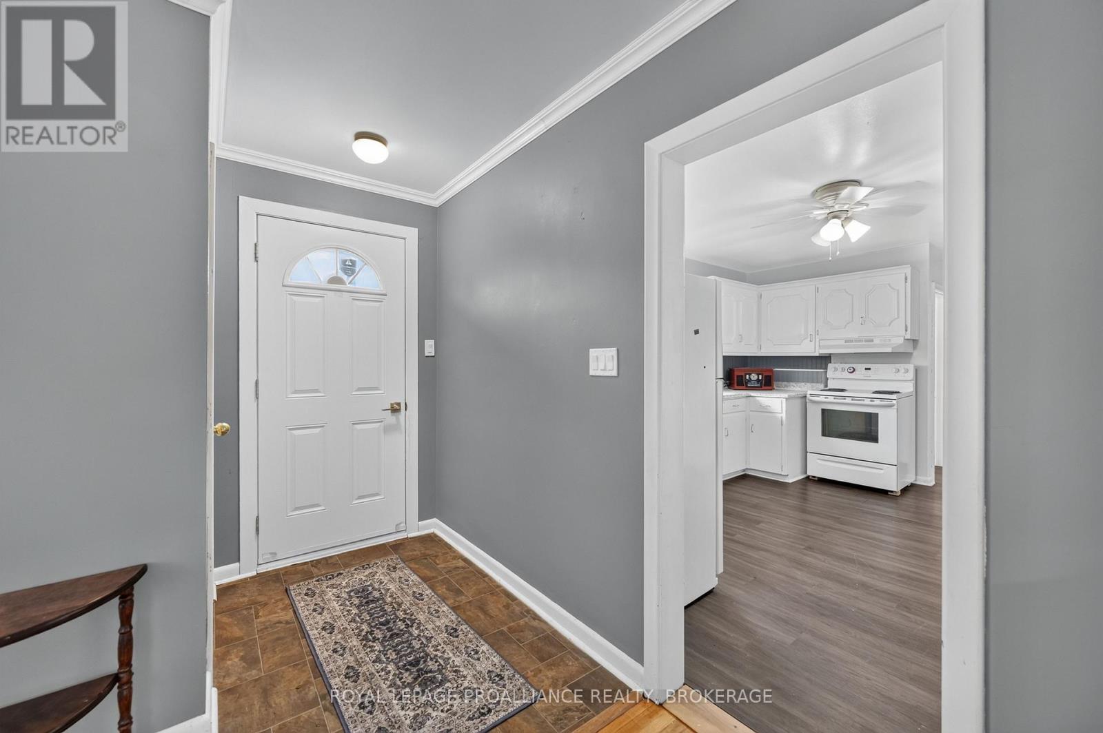 39 Fairfield Boulevard Property Photo 3