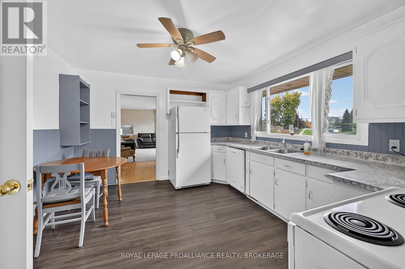 39 Fairfield Boulevard Property Photo 6