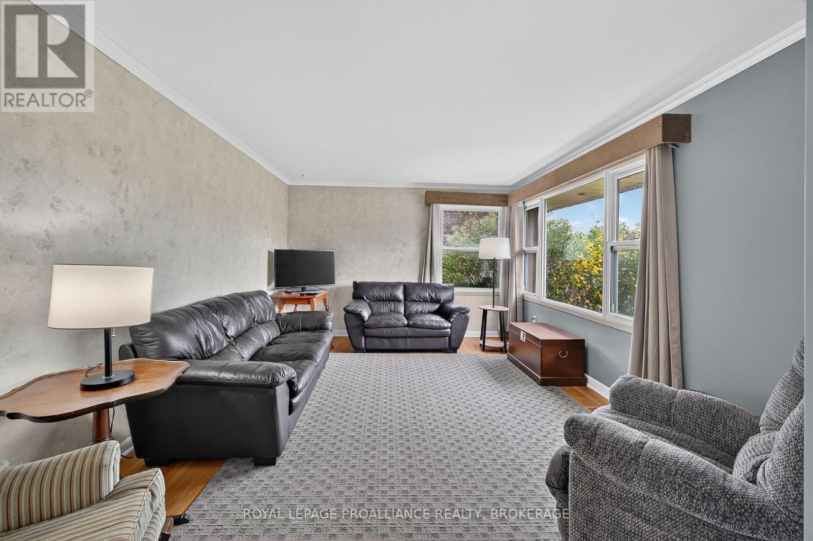 39 Fairfield Boulevard Property Photo 7