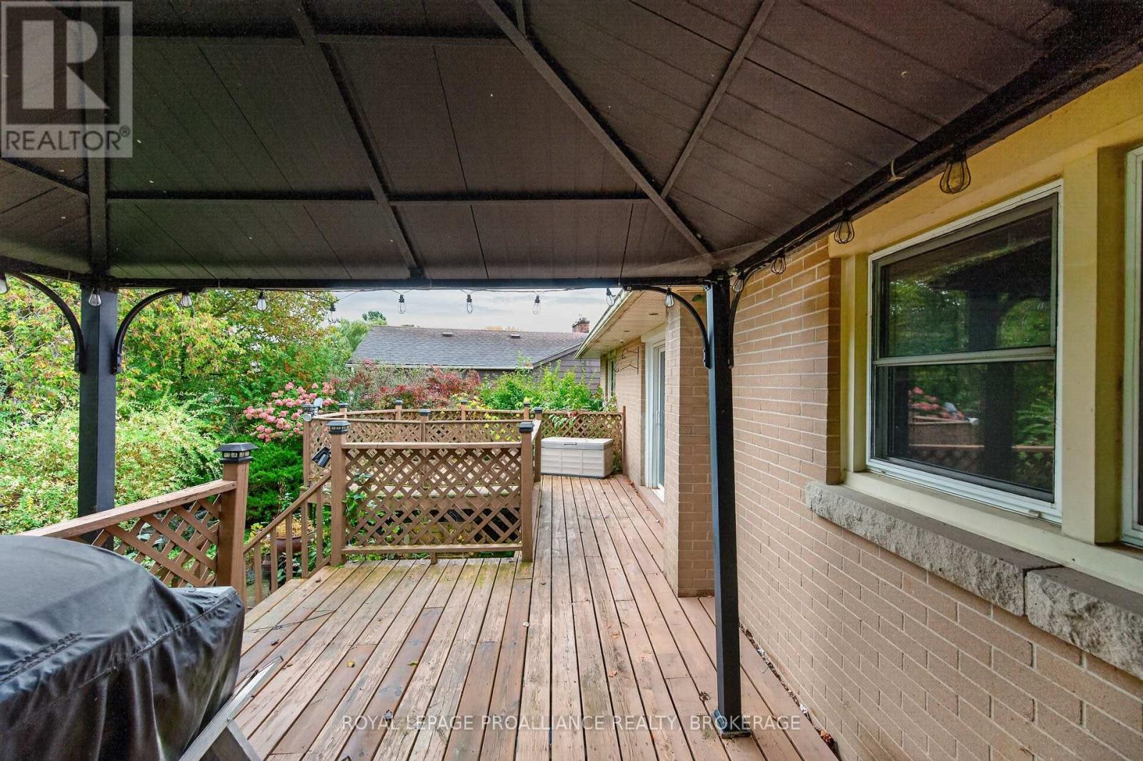 39 Fairfield Boulevard Property Photo 25