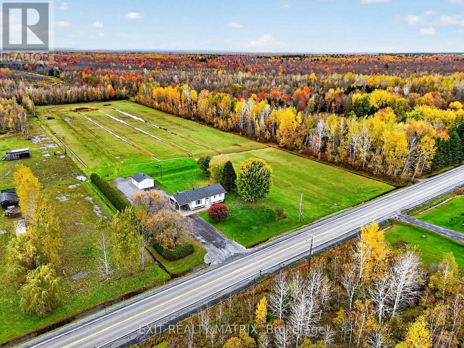2871 Russland Road Property Photo 1