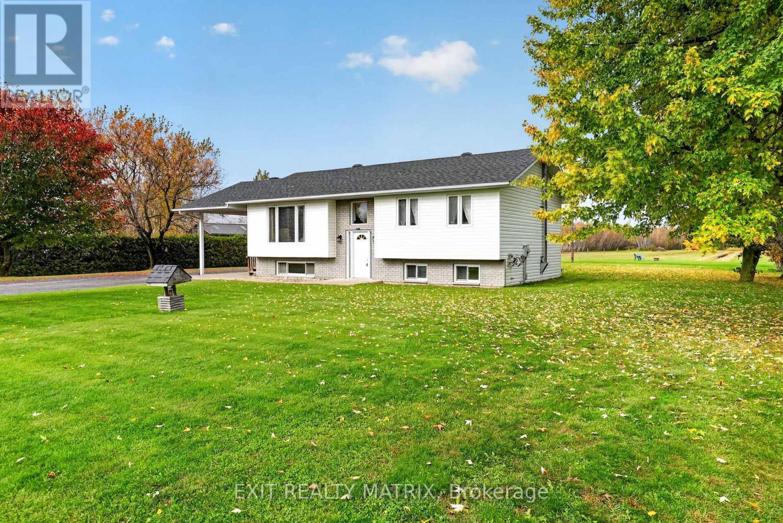 2871 Russland Road Property Photo 2