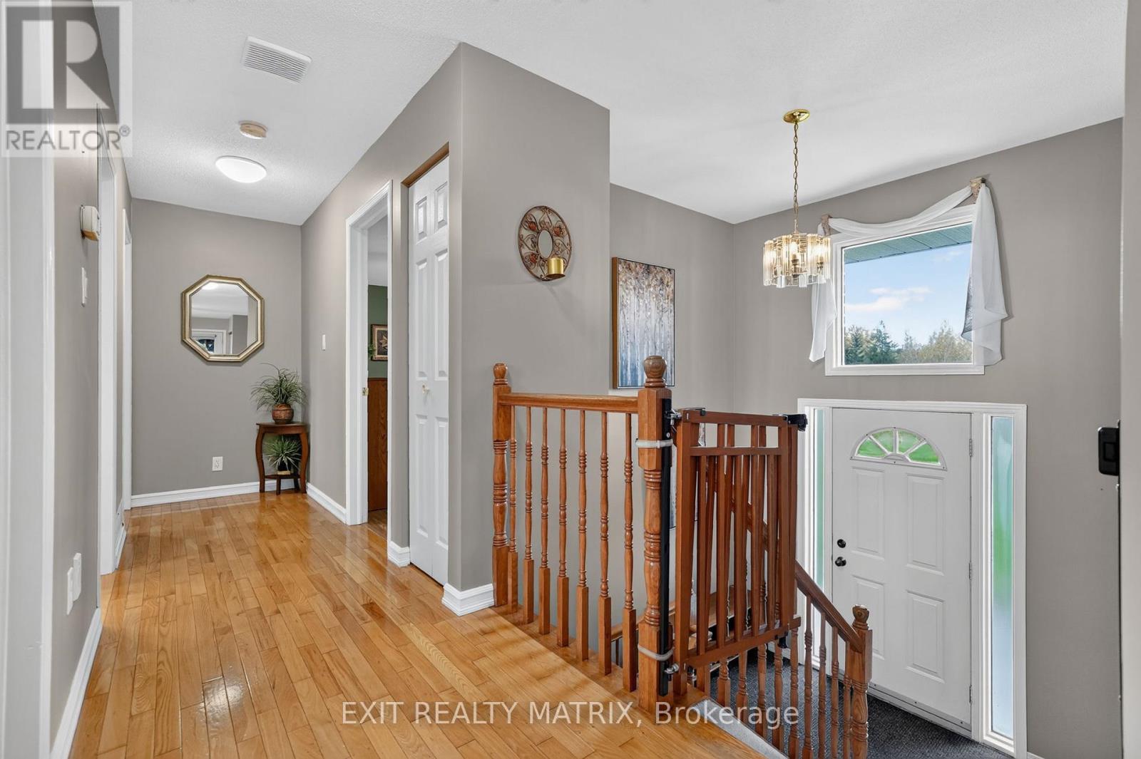 2871 Russland Road Property Photo 19
