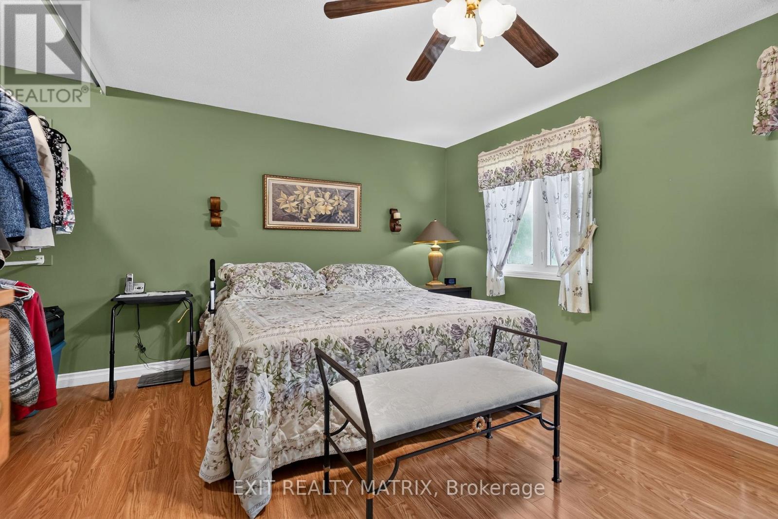 2871 Russland Road Property Photo 20