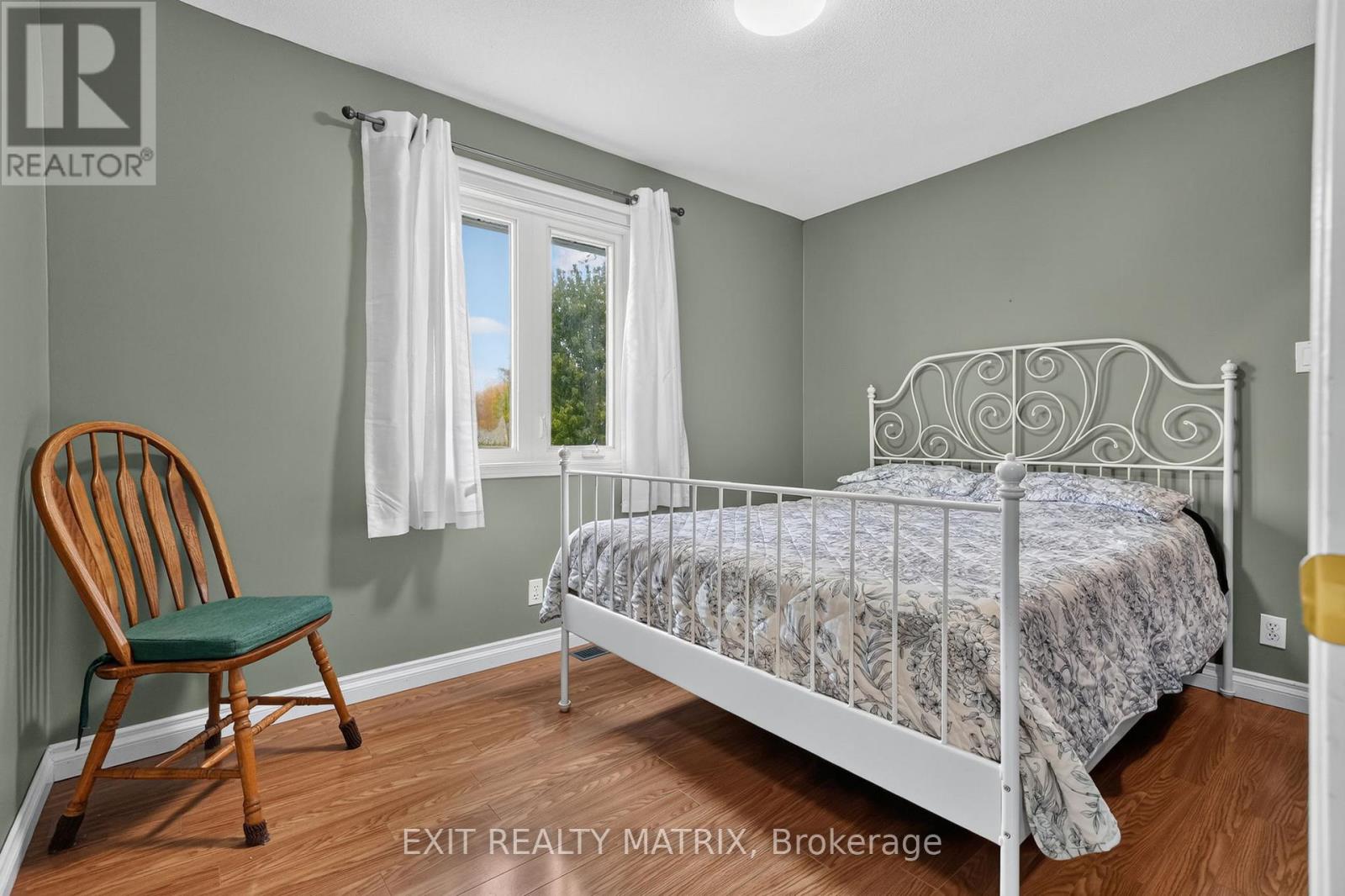 2871 Russland Road Property Photo 21