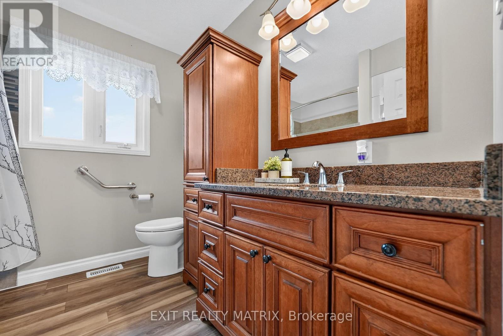 2871 Russland Road Property Photo 22