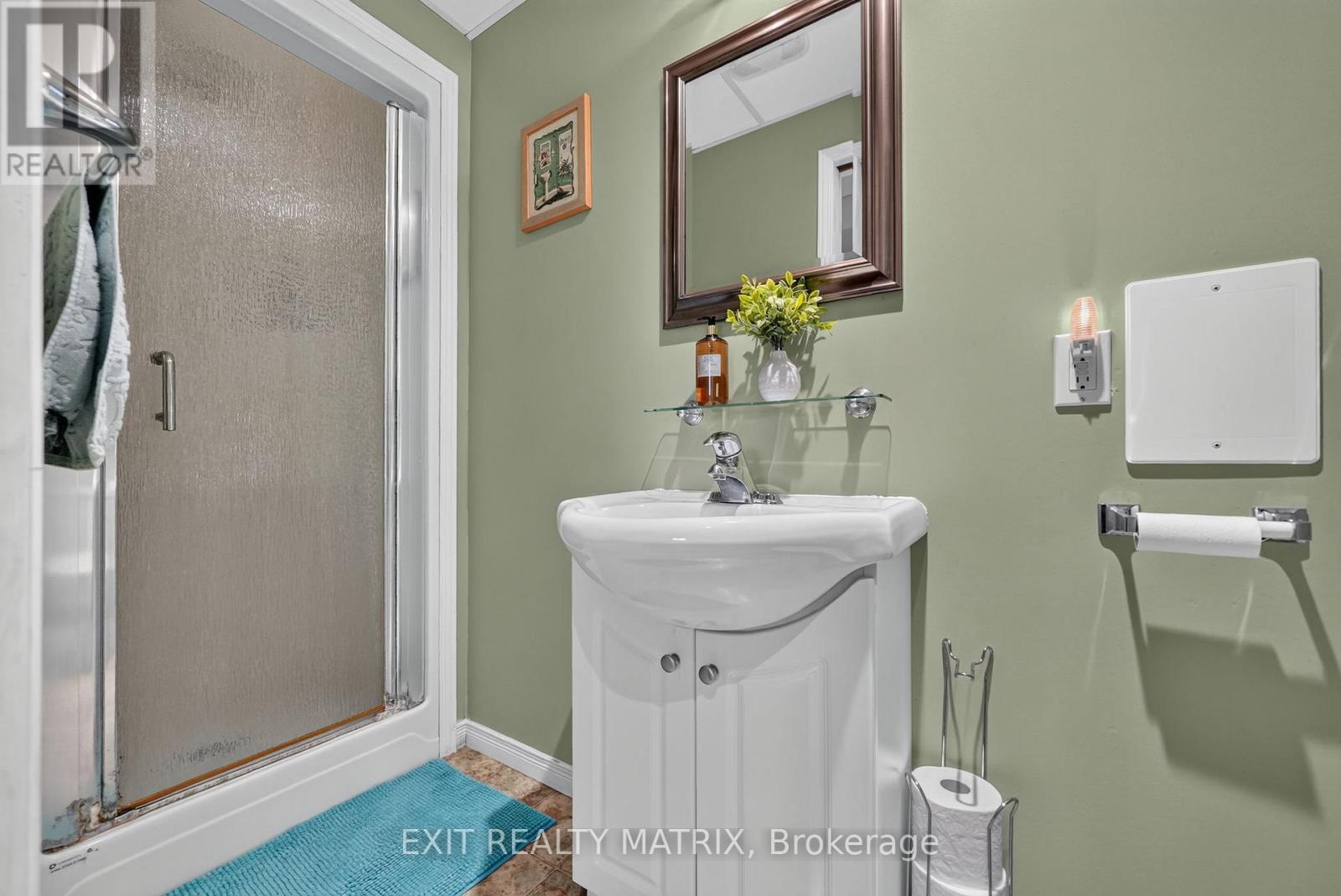 2871 Russland Road Property Photo 29