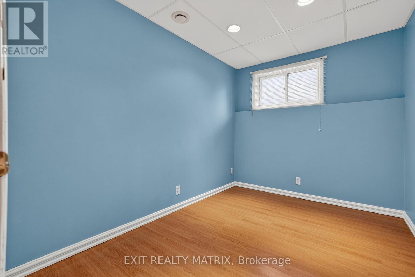 2871 Russland Road Property Photo 30