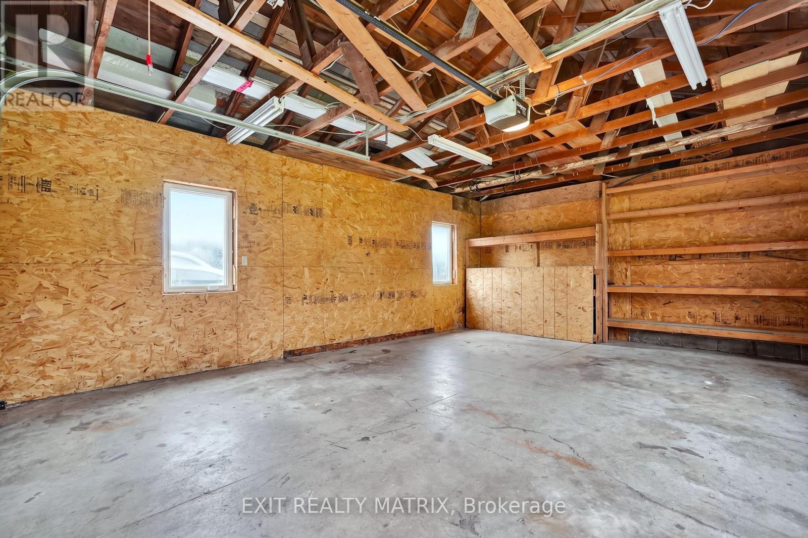 2871 Russland Road Property Photo 31