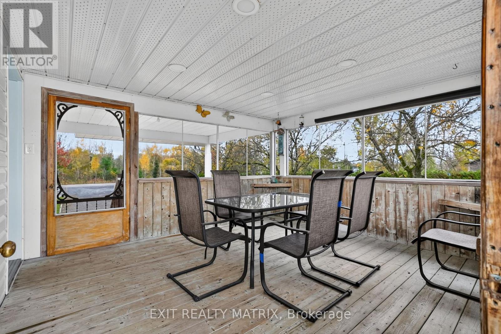 2871 Russland Road Property Photo 32