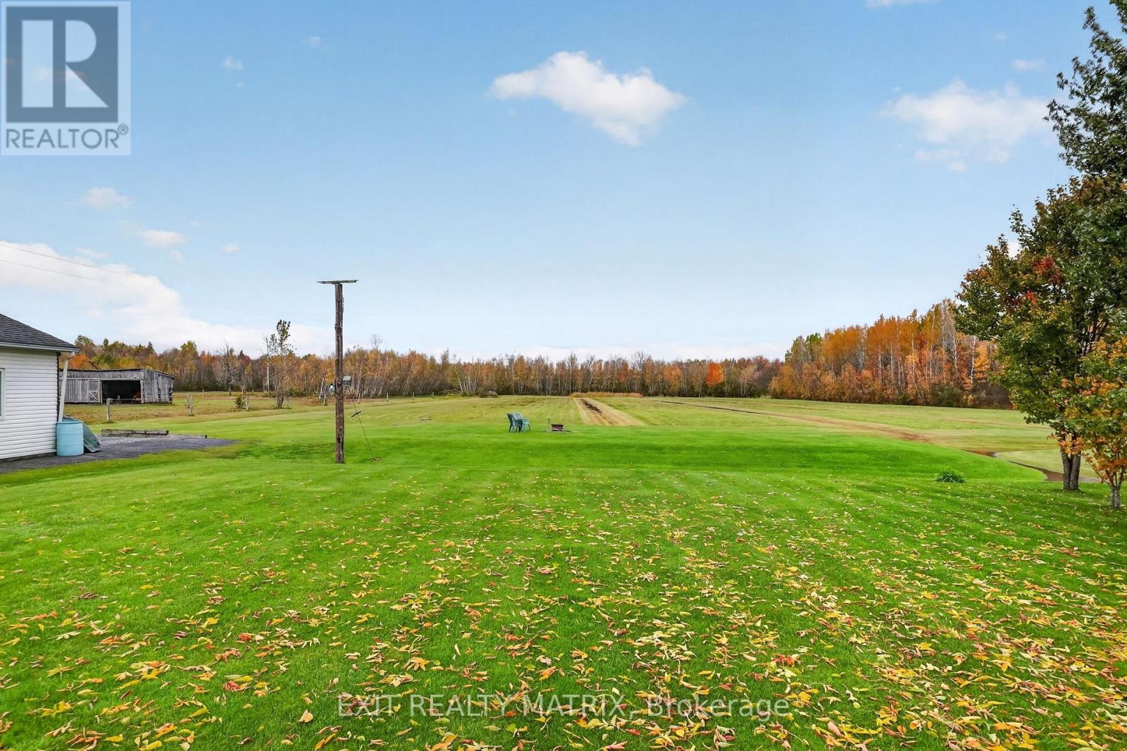 2871 Russland Road Property Photo 34