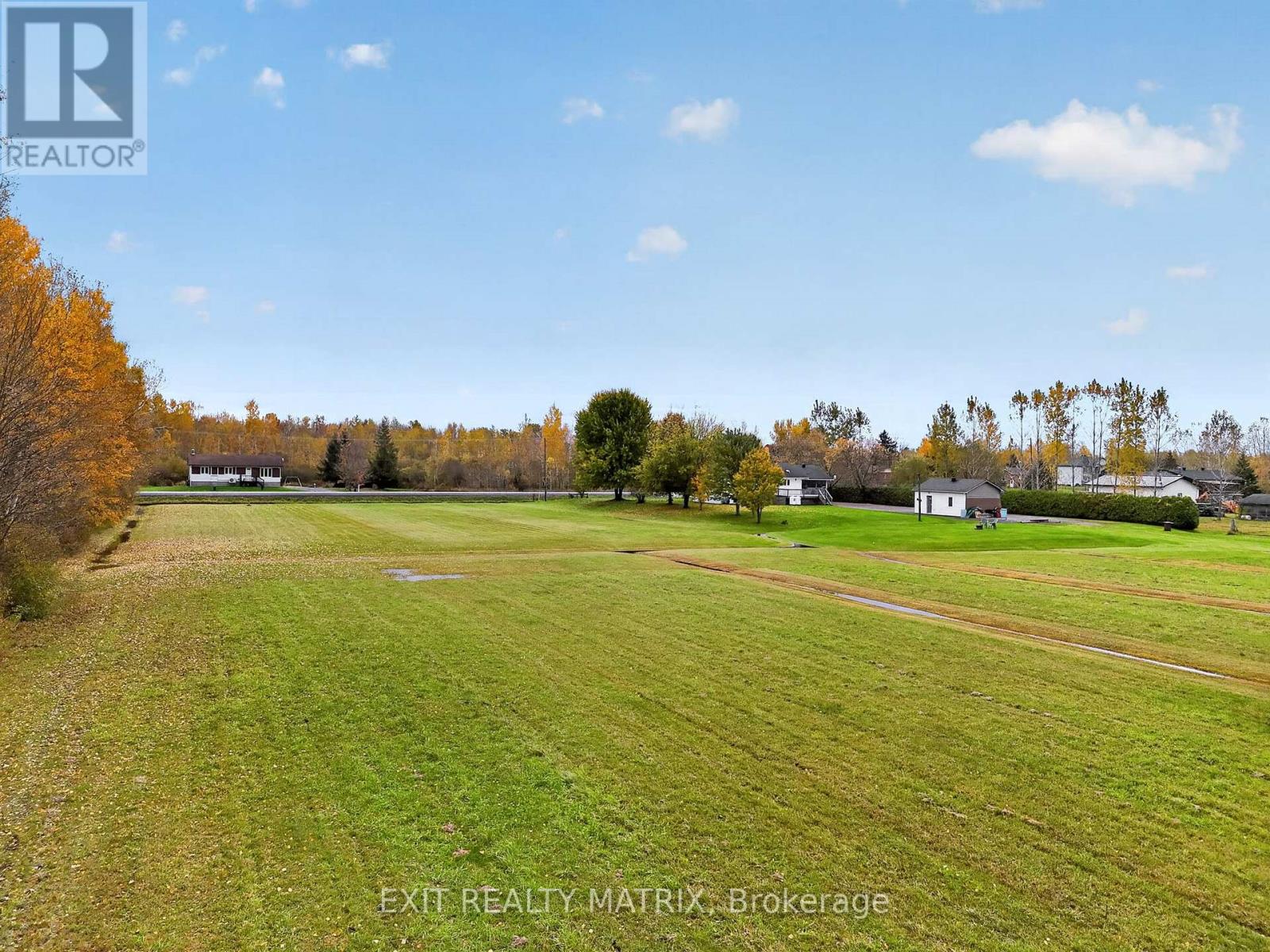 2871 Russland Road Property Photo 37