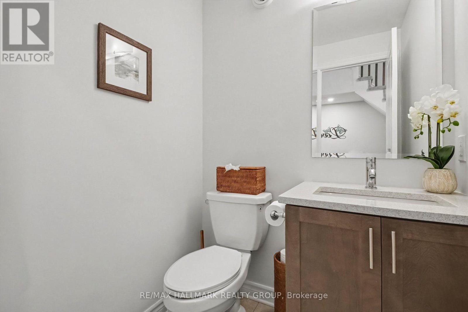 756 Cairn Crescent Property Photo 9