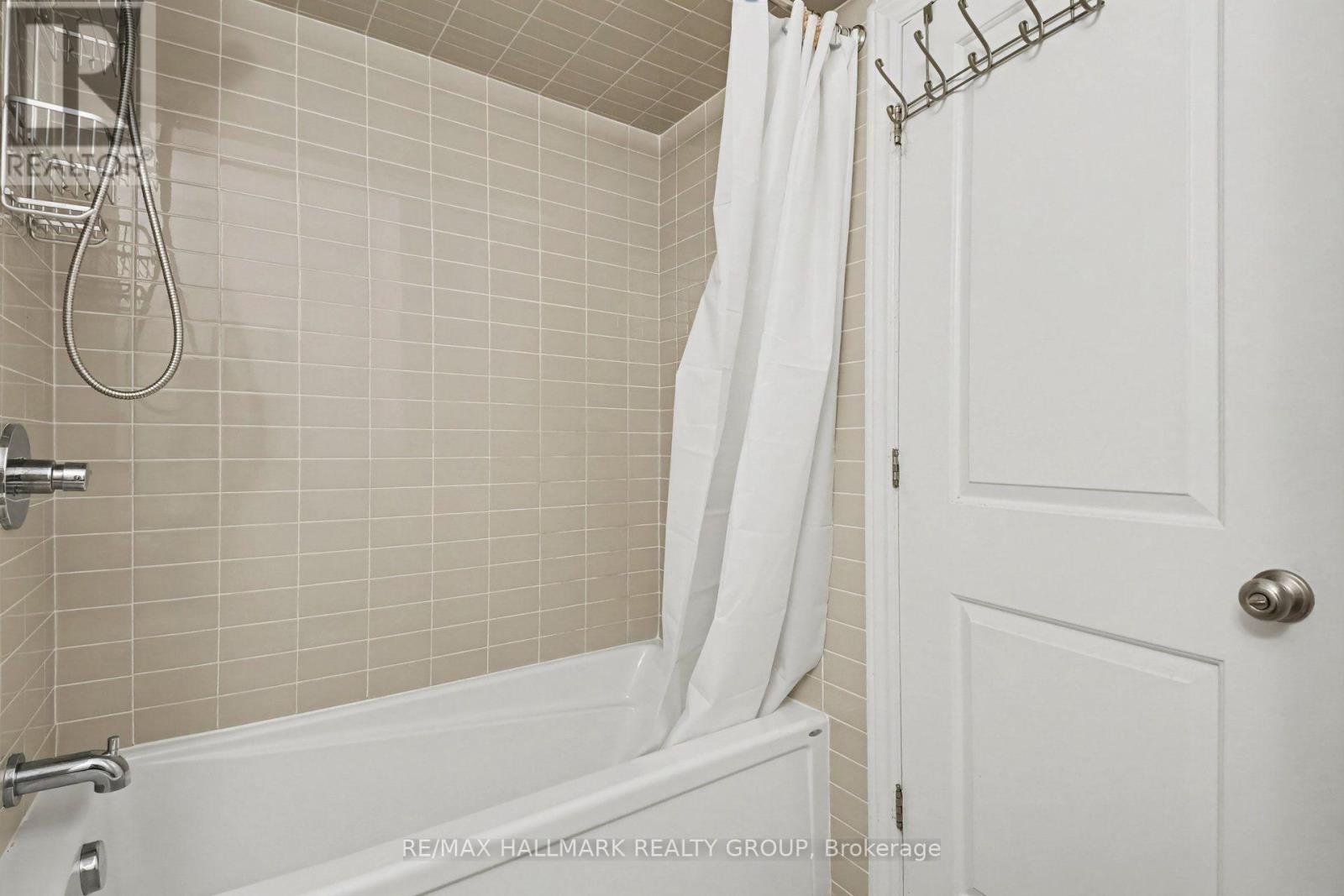 756 Cairn Crescent Property Photo 26