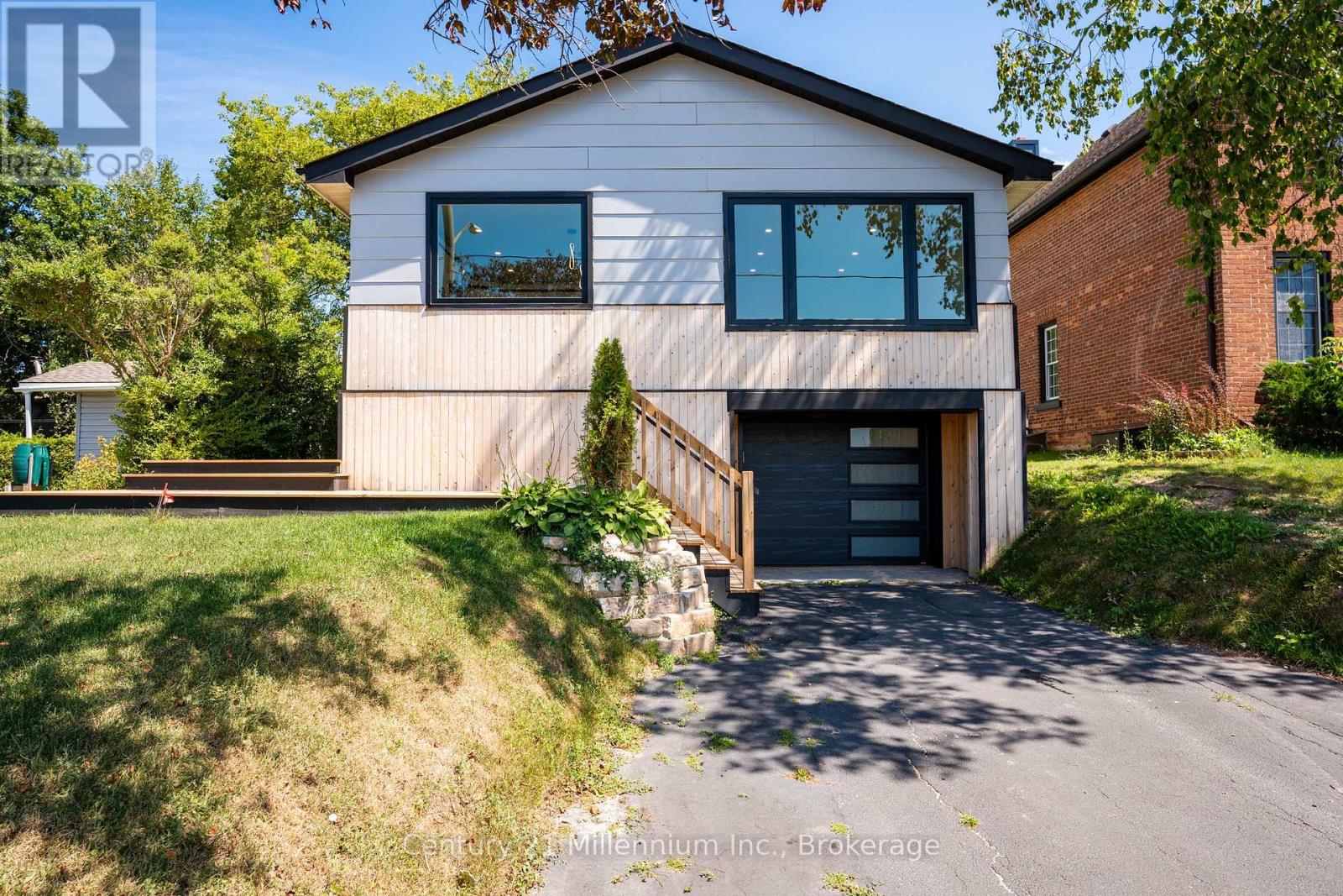 873 9th Avenue E Property Photo 2