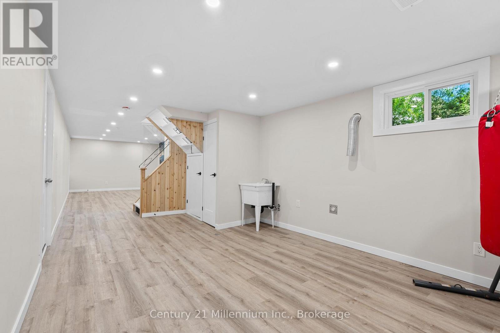 873 9th Avenue E Property Photo 24