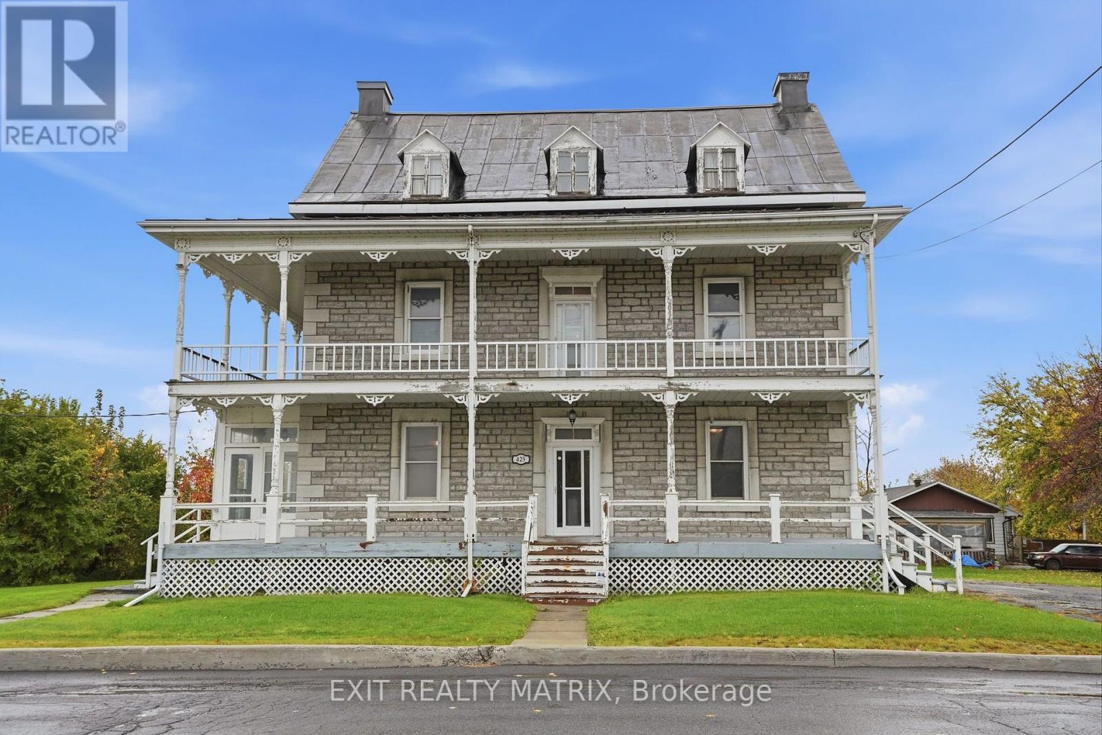 425 Water Street E Property Photo 1