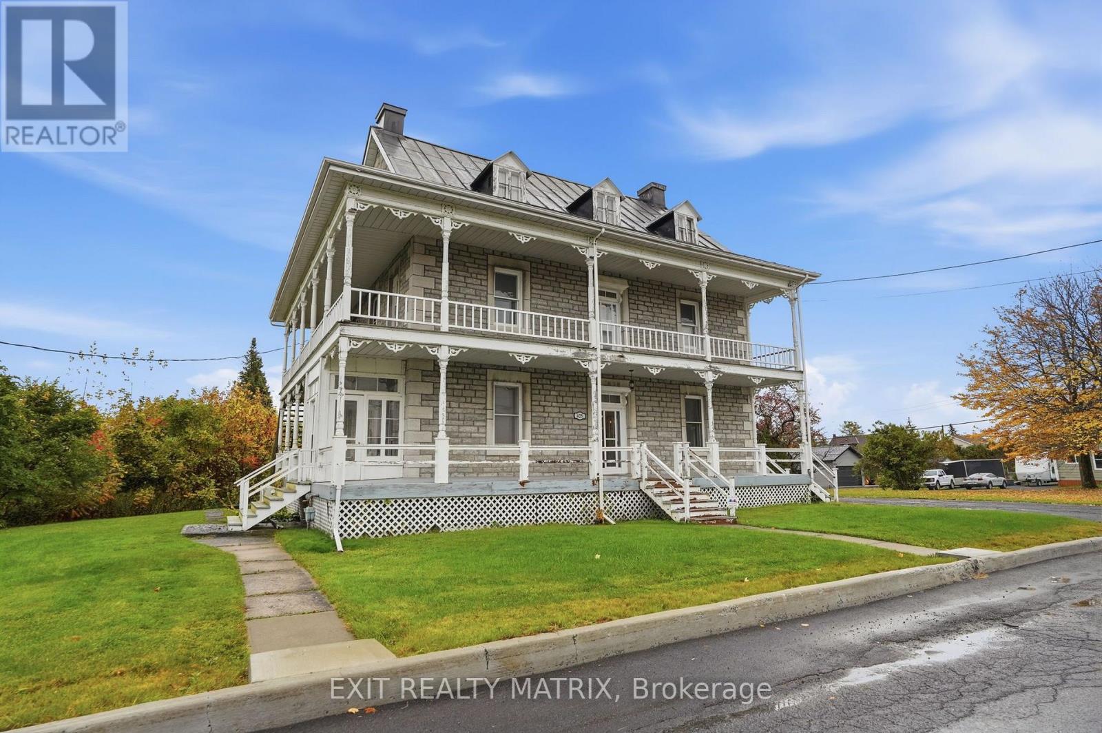 425 Water Street E Property Photo 2