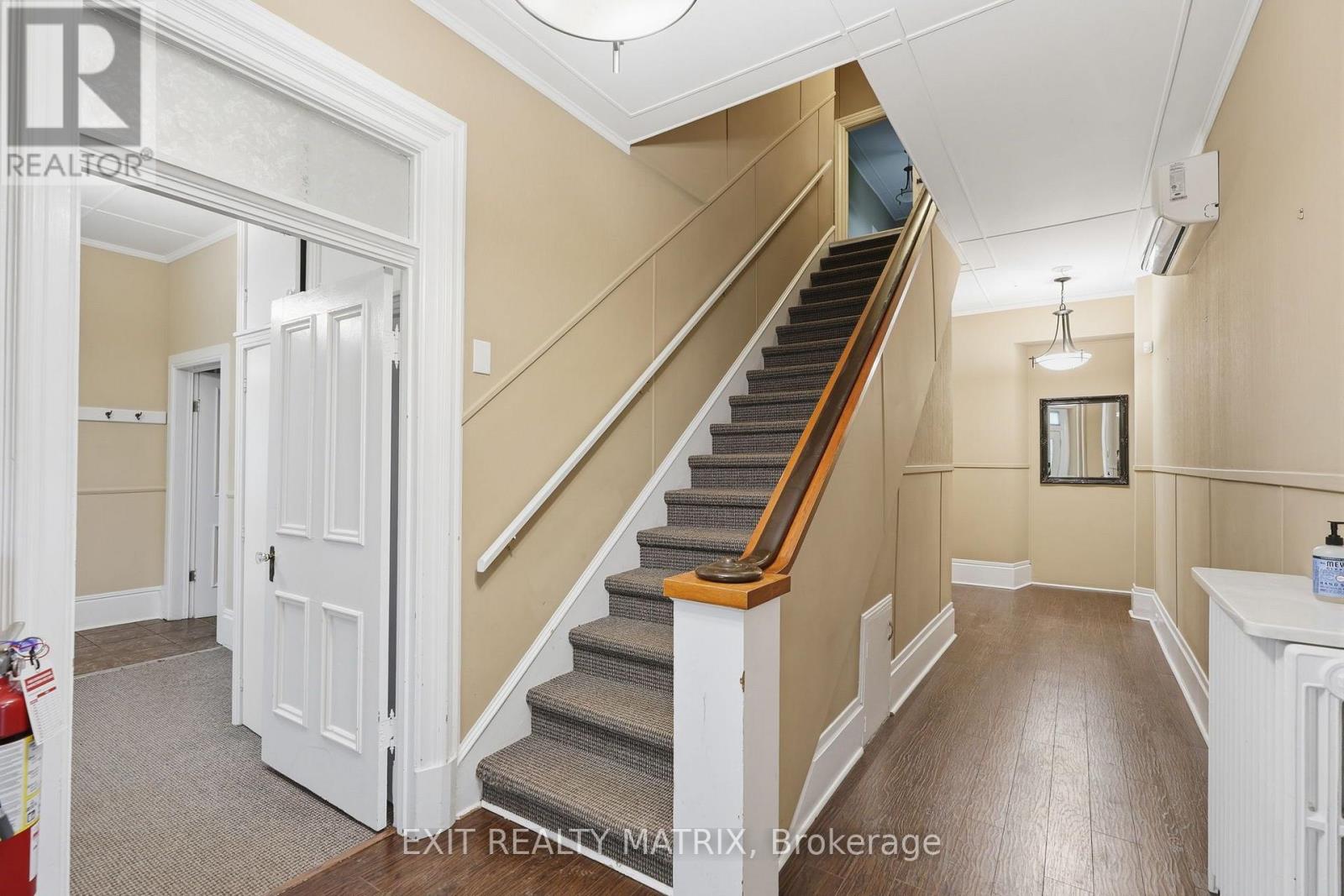 425 Water Street E Property Photo 3